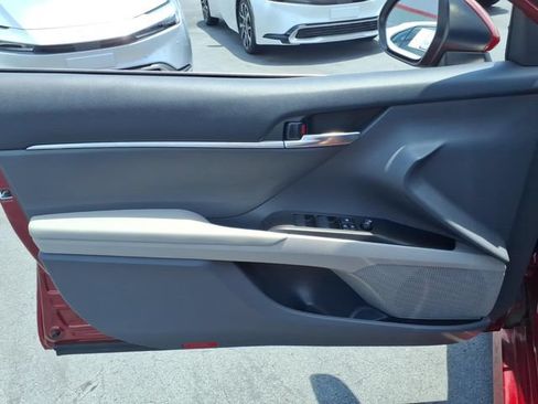 Used 2022 Toyota Camry LE FWD image 8