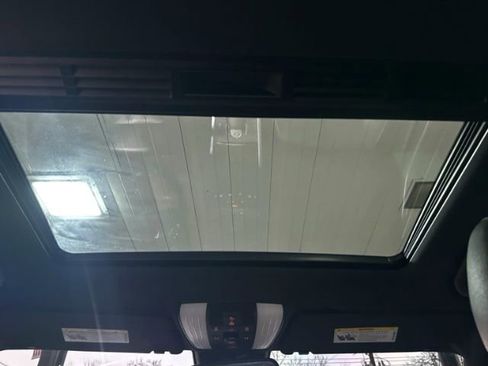 Used 2016 Mercedes-Benz E 400 Sedan image 10