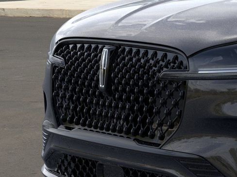New 2026 Lincoln Aviator AWD w/ Jet Appearance Package image 17