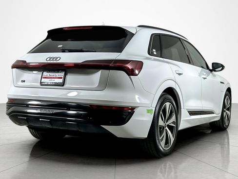 Used 2024 Audi Q8 e-tron Premium image 5
