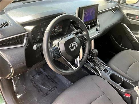 Used 2025 Toyota Corolla Cross LE FWD image 14