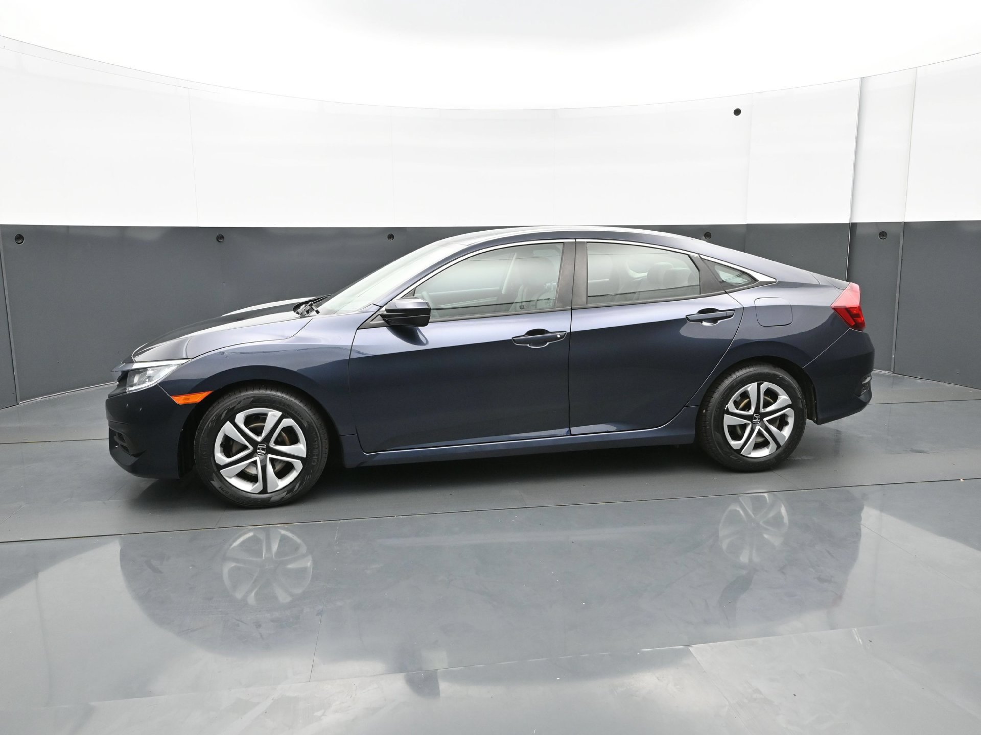 Used 2018 Honda Civic LX image 3