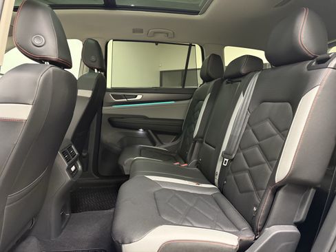 Used 2026 Volkswagen Atlas Peak Edition AWD/4WD image 14