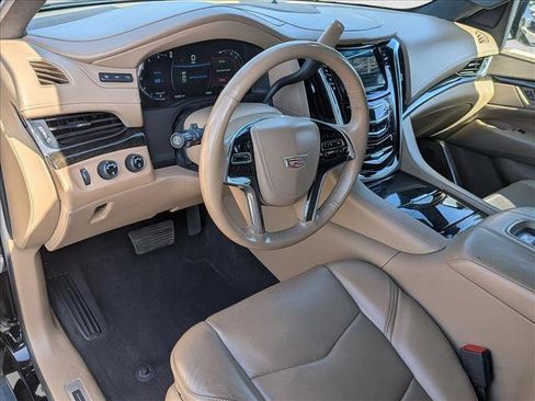 Used 2020 Cadillac Escalade Platinum AWD/4WD image 10