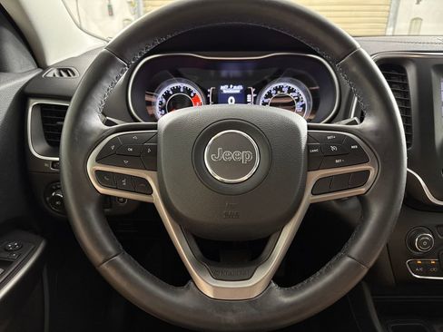 Used 2019 Jeep Cherokee Latitude Plus w/ Comfort/Convenience Group image 13