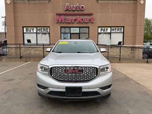 Used 2018 GMC Acadia Denali w/ Technology Package FWD image 2