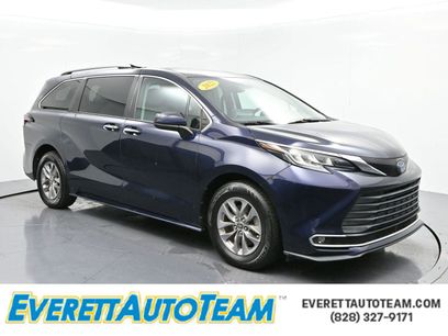 Used 2022 Toyota Sienna XLE