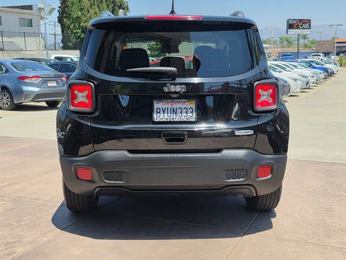 Used 2018 Jeep Renegade Latitude image 11