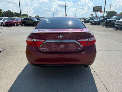 Used 2017 Toyota Camry SE w/ Moonroof Package FWD image 7