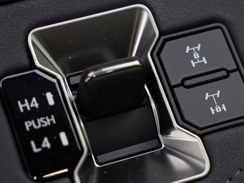 Used 2025 Lexus GX 550 image 33