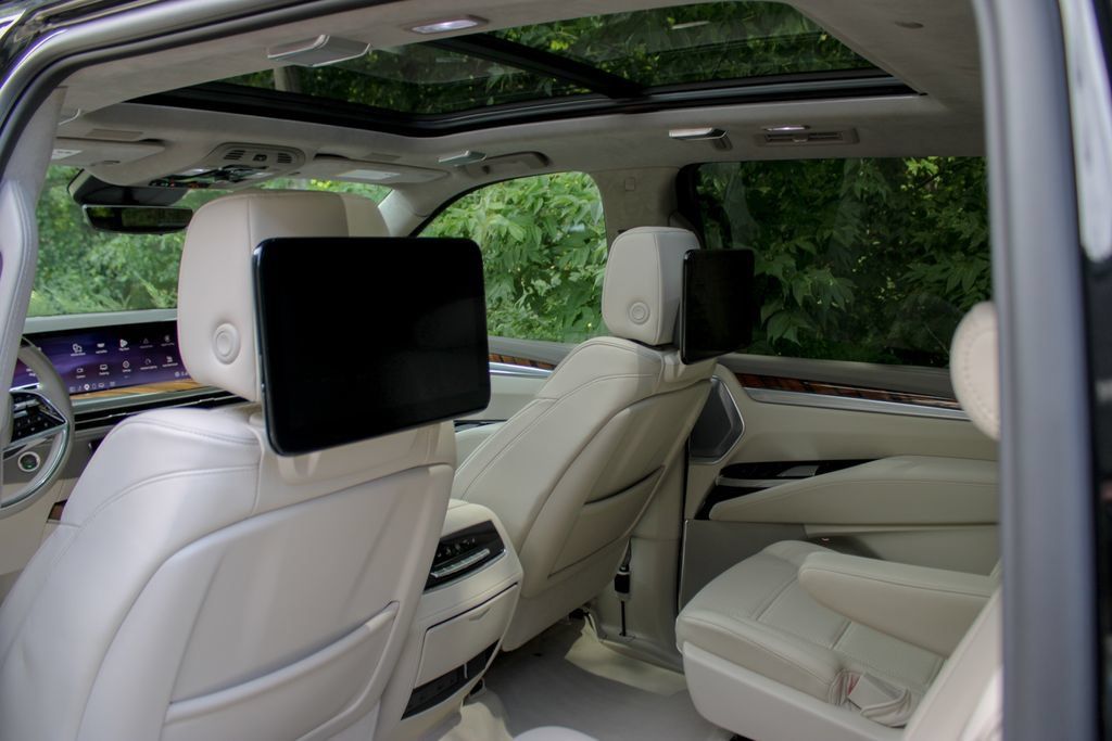 Used 2025 Cadillac Escalade ESV Sport Platinum AWD/4WD image 26