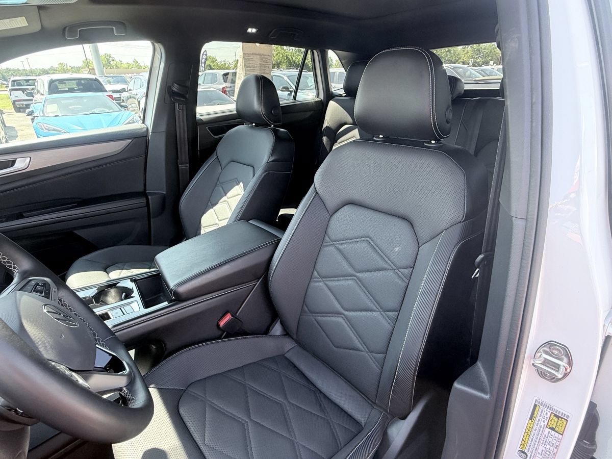 Used 2024 Volkswagen Atlas Cross Sport SE FWD image 10