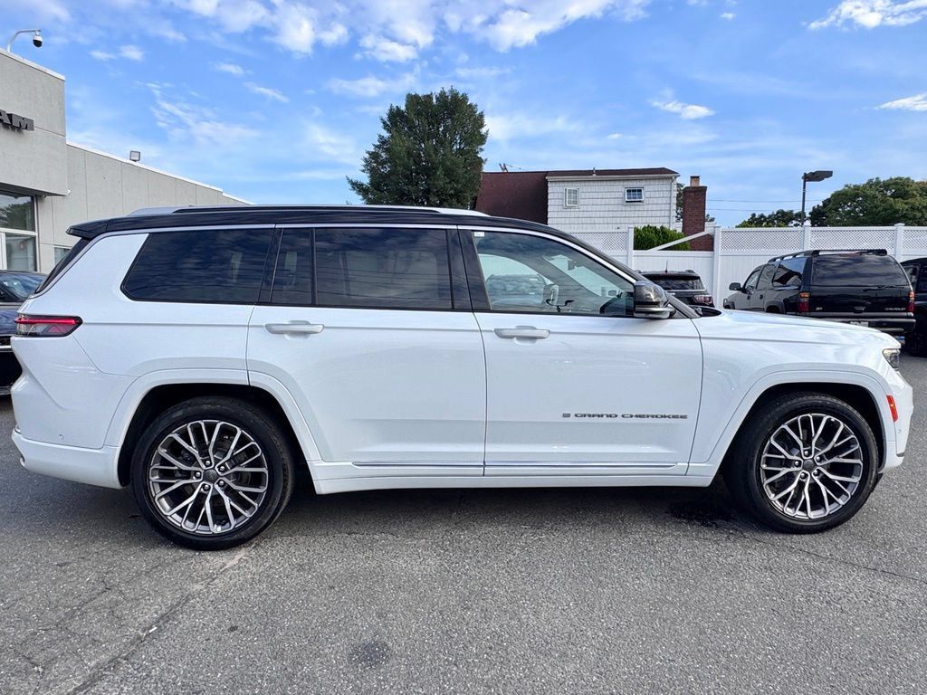 Used 2023 Jeep Grand Cherokee L Summit AWD/4WD image 9