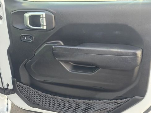 Used 2022 Jeep Wrangler Sport S image 24