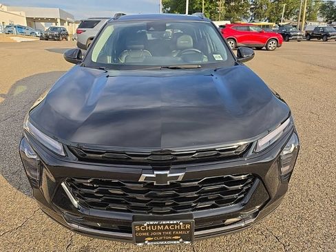Used 2025 Chevrolet Trax ACTIV FWD image 8