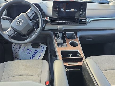 Used 2023 Toyota Sienna LE image 14