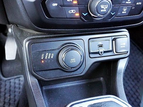 Certified 2022 Jeep Renegade Latitude image 28