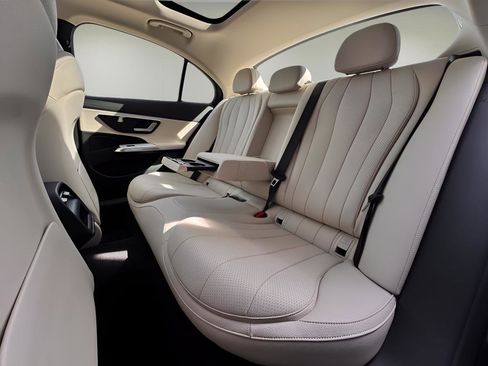 Used 2025 Mercedes-Benz E 350 4MATIC Sedan w/ Winter Package image 23