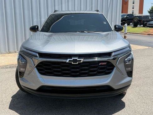 Used 2025 Chevrolet Trax RS w/ Sunroof Package FWD image 11