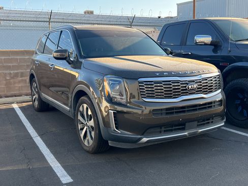 Used 2021 Kia Telluride S FWD image 2