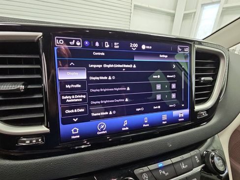 Used 2023 Chrysler Pacifica Touring-L FWD image 18