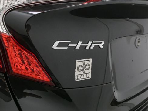 Used 2018 Toyota C-HR XLE FWD image 10