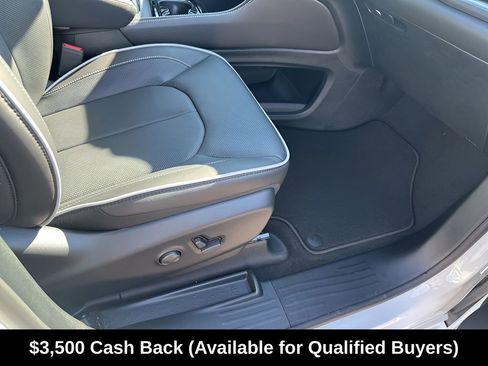 New 2026 Chrysler Pacifica Limited w/ S Appearance Package FWD image 17