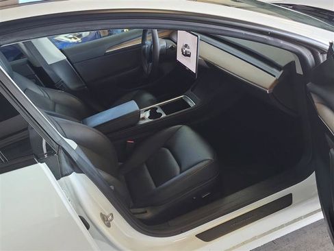 Used 2023 Tesla Model 3 Standard Range image 10