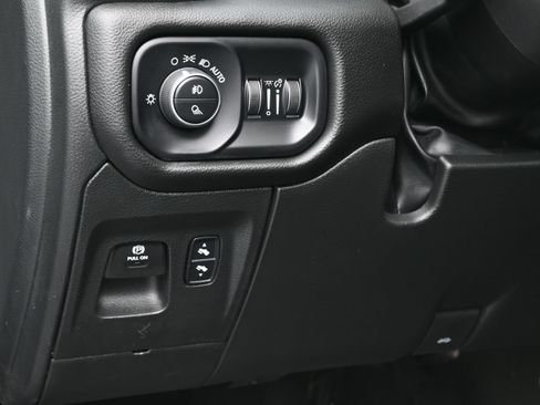 Used 2024 RAM 1500 Laramie AWD/4WD image 23