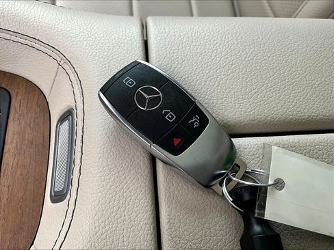 Used 2023 Mercedes-Benz GLS 450 4MATIC image 36