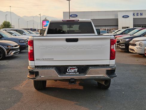 Used 2022 Chevrolet Silverado 3500 LT w/ Convenience Package AWD/4WD image 7