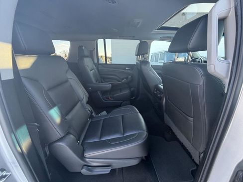 Used 2018 Chevrolet Suburban LT image 24