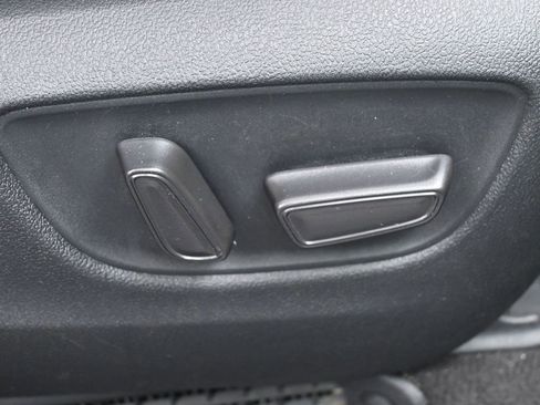 Used 2022 Toyota Sienna XLE Woodland Edition image 36