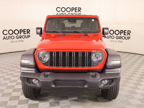 Used 2025 Jeep Wrangler Sport AWD/4WD image 9
