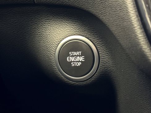 Used 2023 Volvo XC40 B5 Plus w/ Protection Package Premier image 21