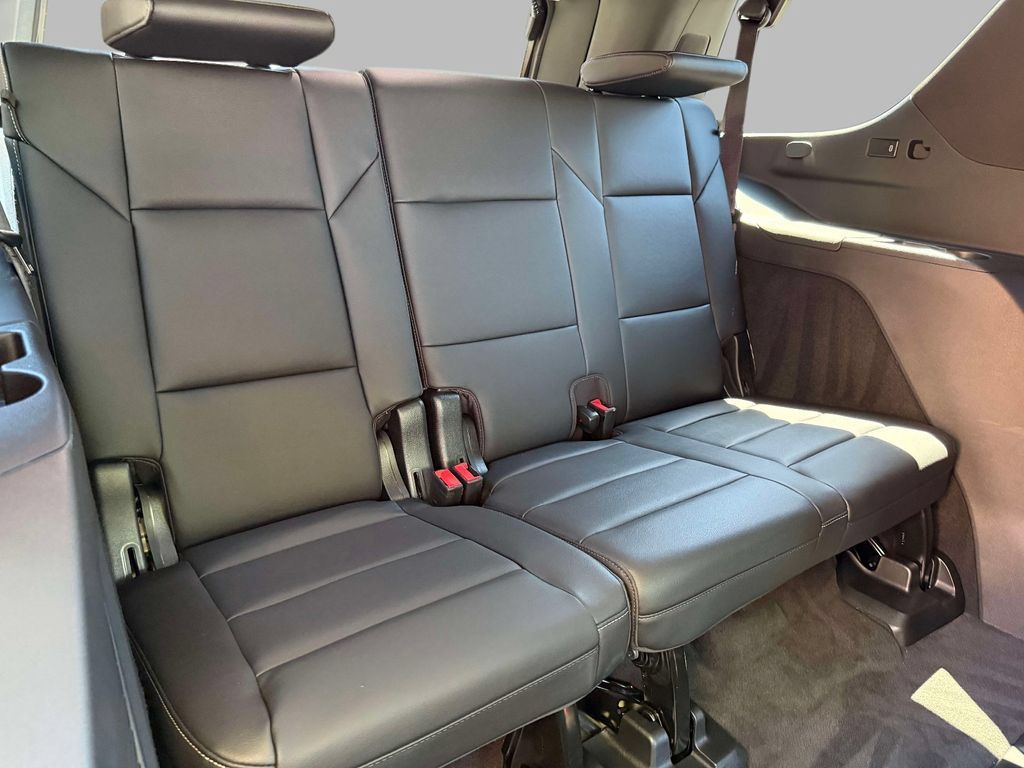 Certified 2024 Cadillac Escalade Luxury AWD/4WD image 17