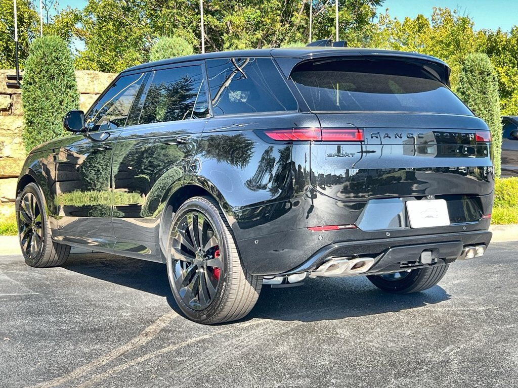 New 2027 Land Rover Range Rover Sport Dynamic SE AWD/4WD image 3