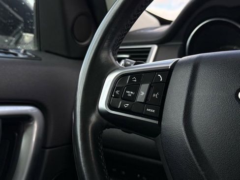 Used 2017 Land Rover Discovery Sport HSE image 11