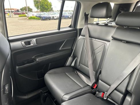 Used 2025 Hyundai Santa Fe SEL AWD/4WD image 42