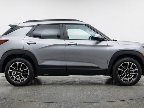 Used 2025 Chevrolet TrailBlazer LT FWD image 11