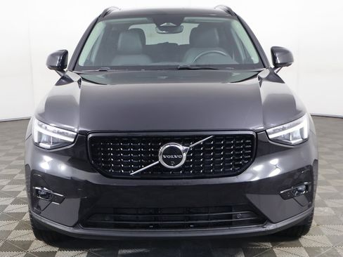 Used 2024 Volvo XC40 B5 Plus image 12