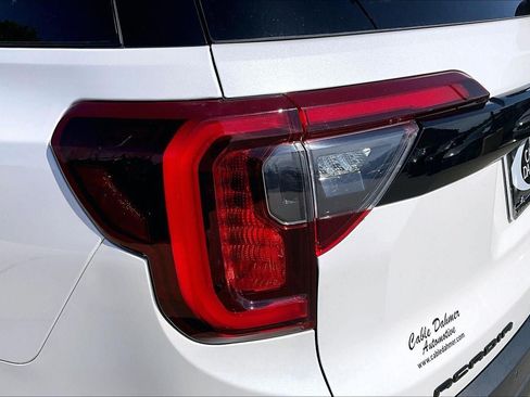Used 2021 GMC Acadia SLT w/ Elevation Edition FWD image 23
