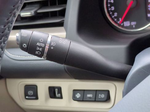 Used 2022 GMC Acadia Denali w/ Denali Technology Package FWD image 26
