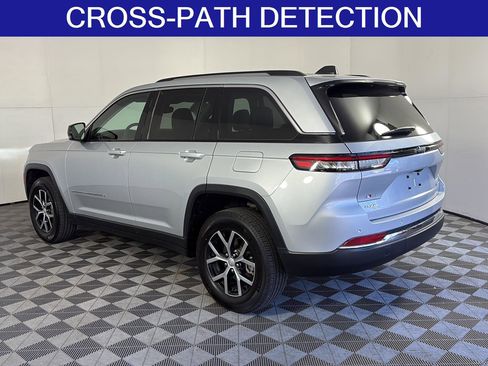 Used 2023 Jeep Grand Cherokee Limited image 7