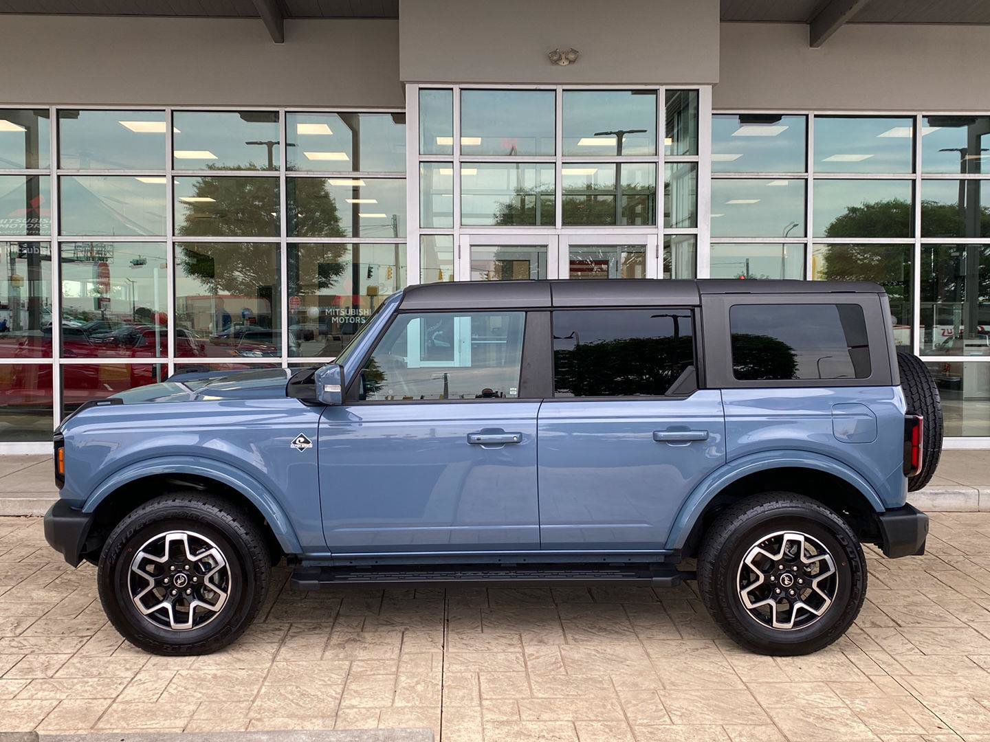 Used 2024 Ford Bronco Outer Banks AWD/4WD image 5