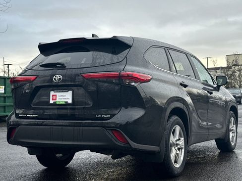 Certified 2023 Toyota Highlander LE image 5