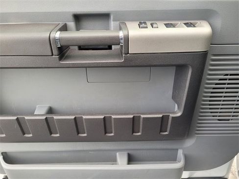 Used 2016 Ford F250 XLT w/ XLT Premium Package image 27