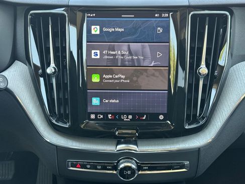 Certified 2025 Volvo XC60 B5 Plus AWD/4WD image 13