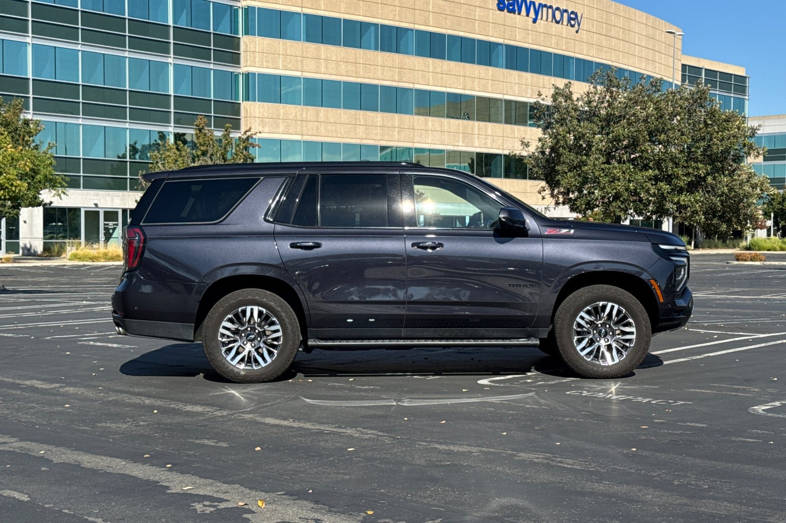 Used 2025 Chevrolet Tahoe Z71 AWD/4WD image 3