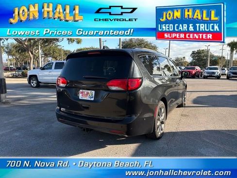 Used 2019 Chrysler Pacifica Limited image 7